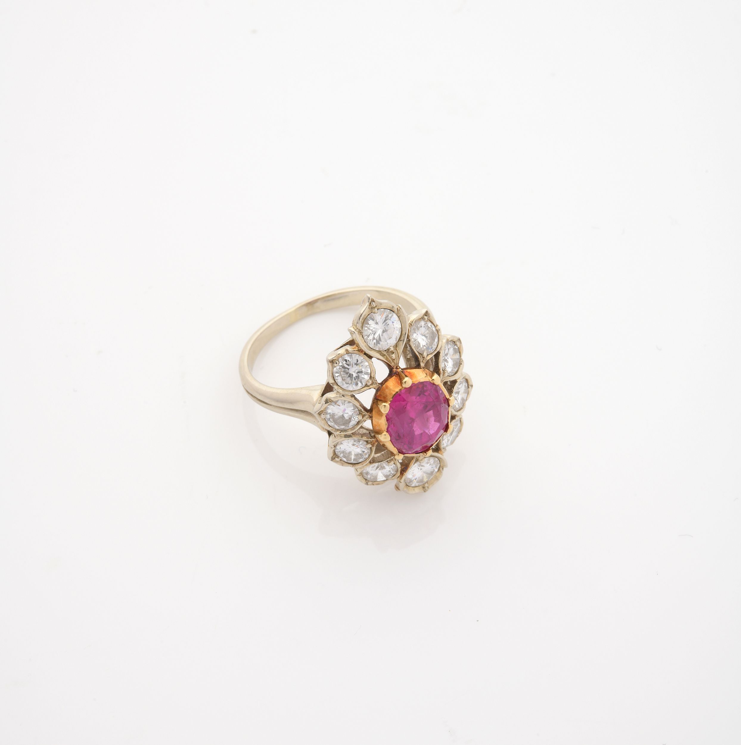 RAVISSANTE BAGUE MARQUISE:  | H&ocirc;tel Des Ventes de Monte-Carlo
