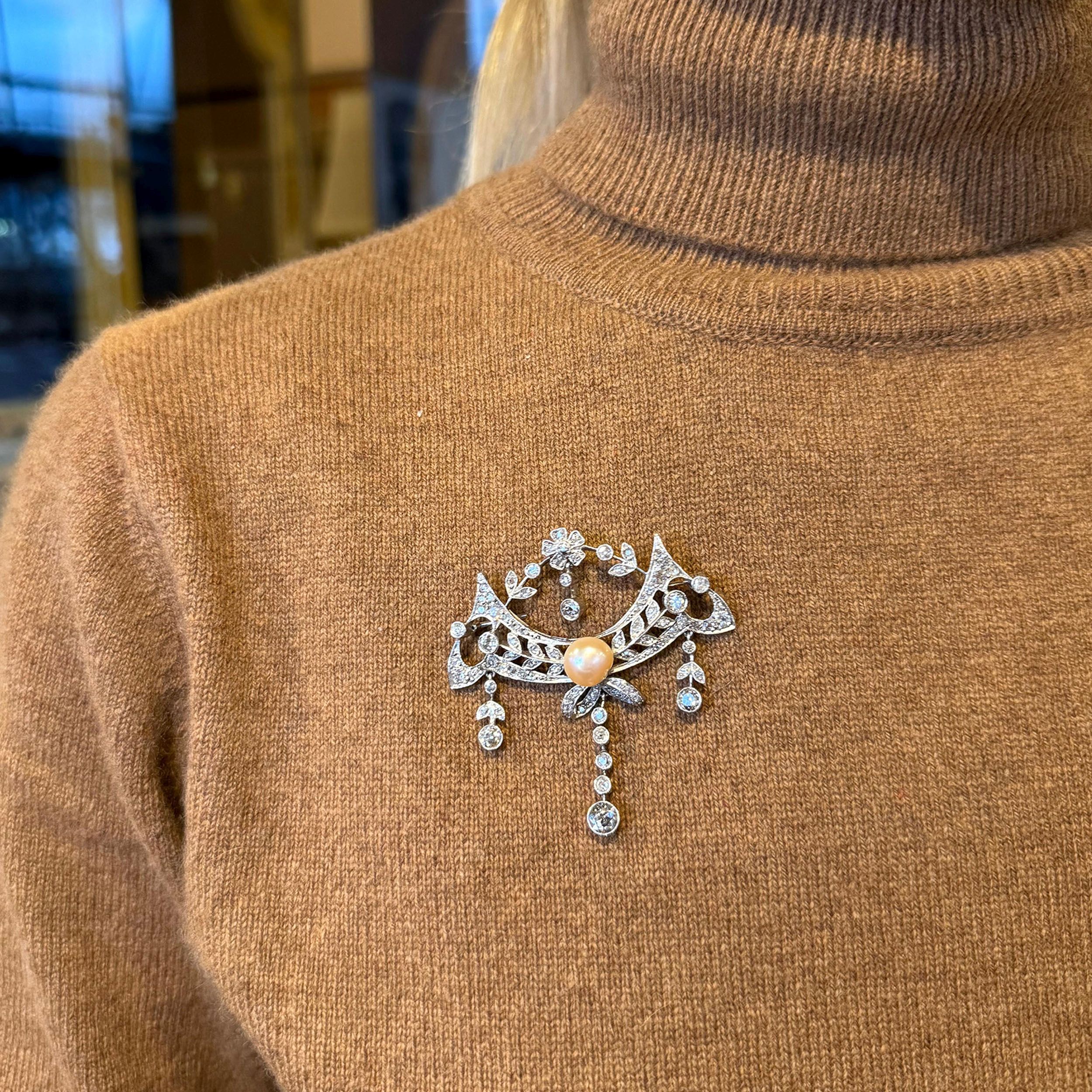 RAVISSANTE BROCHE D'ESPRIT GUIRLANDE:  | H&ocirc;tel Des Ventes de Monte-Carlo