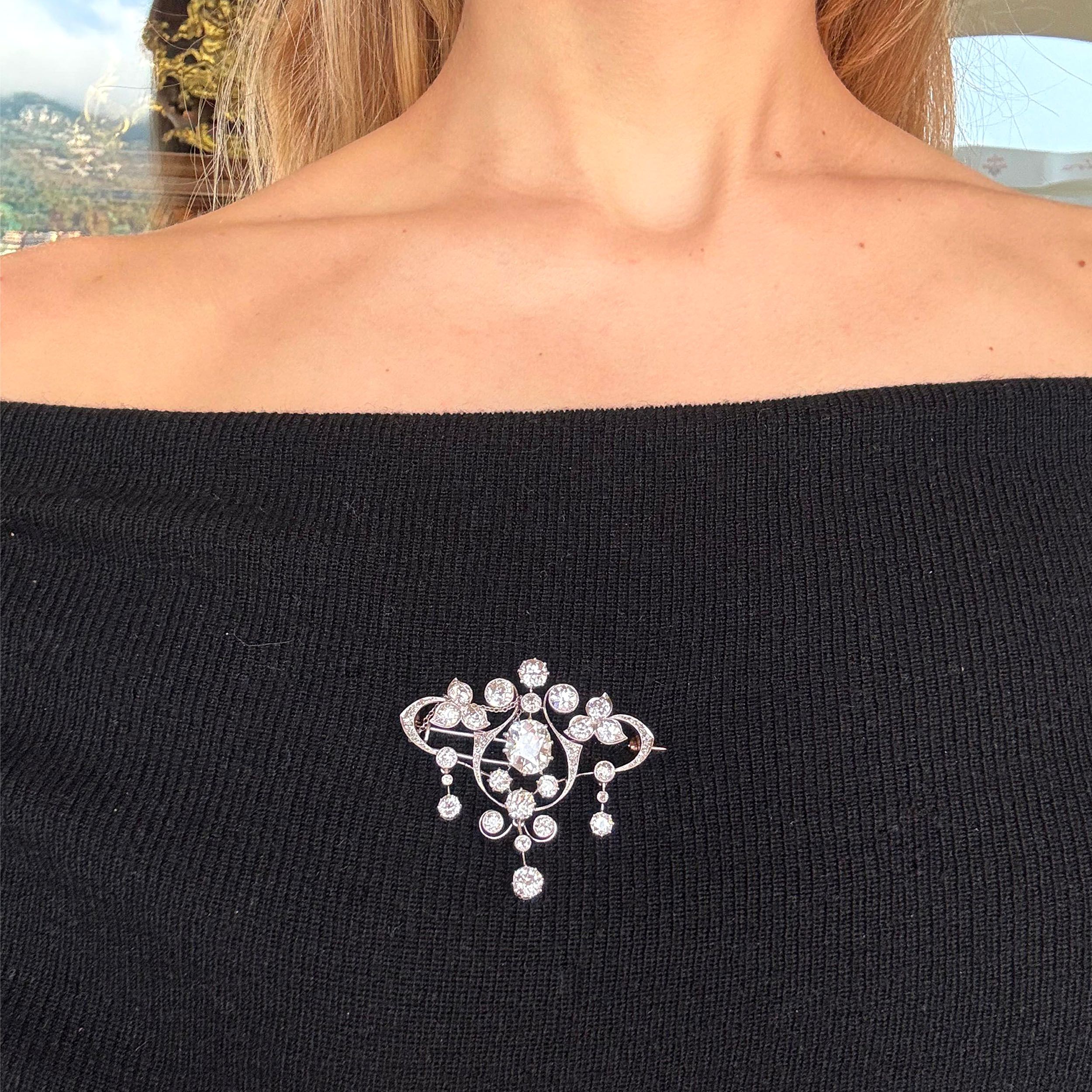 RAVISSANTE BROCHE DEVANT DE CORSAGE :  | H&ocirc;tel Des Ventes de Monte-Carlo