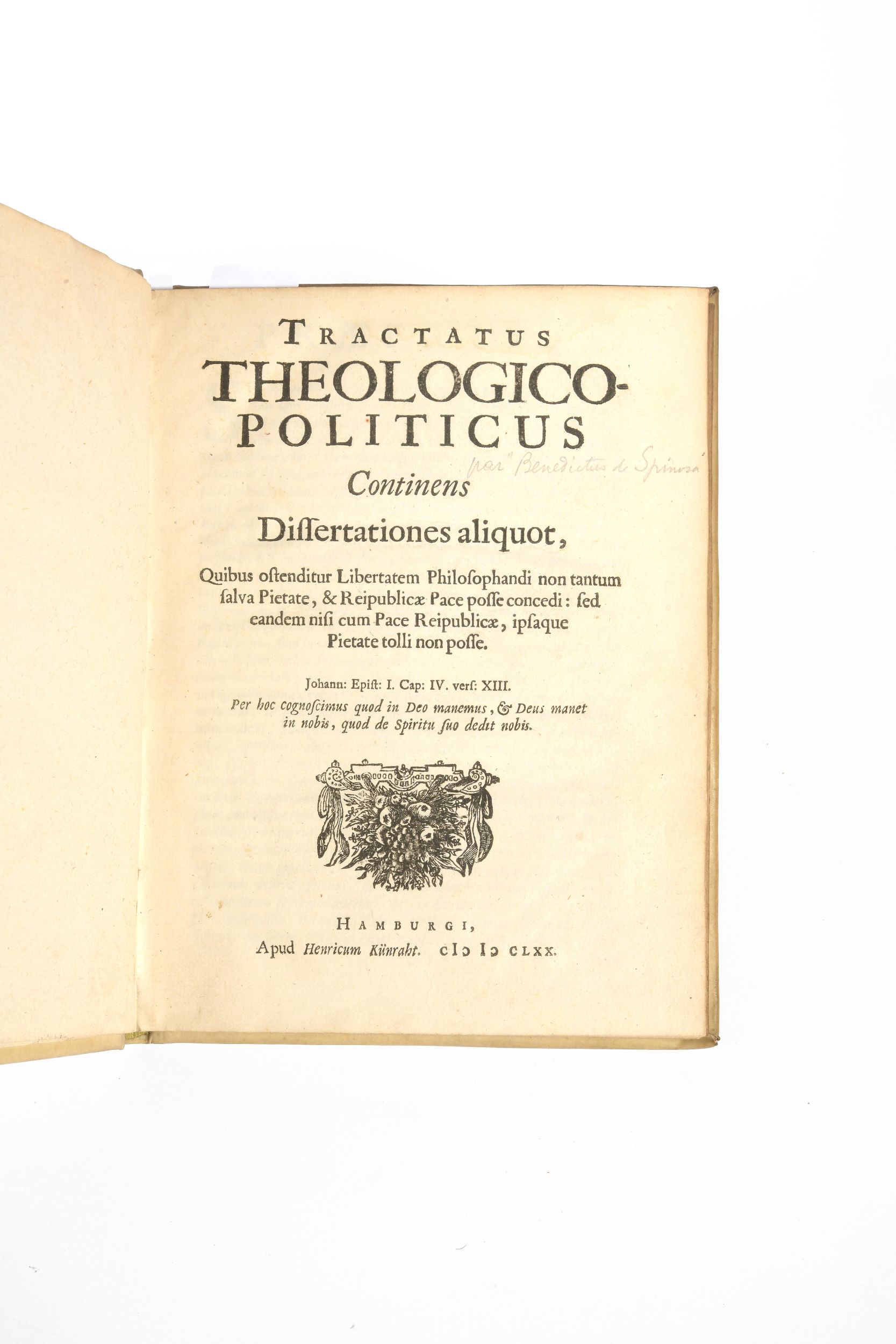 [SPINOZA (Baruch)]. Tractatus theologico-politicus continens dissertationes aliquot, quibus ostenditur Libertatem Philosophandi non tantum salva Pietate,  Reipublicæ Pace posse concedi : sed eandem nisi cum Pace Reipublicæ, ipsaque Pietate tolli non posse. Hamburgi, Apud Henricum Künraht [Amsterdam, Israël de Paul], 1670. Petit in-4°, vélin ivoire, dos lisse avec titre à l'encre au dos (reliure de l'époque).:  | H&ocirc;tel Des Ventes de Monte-Carlo