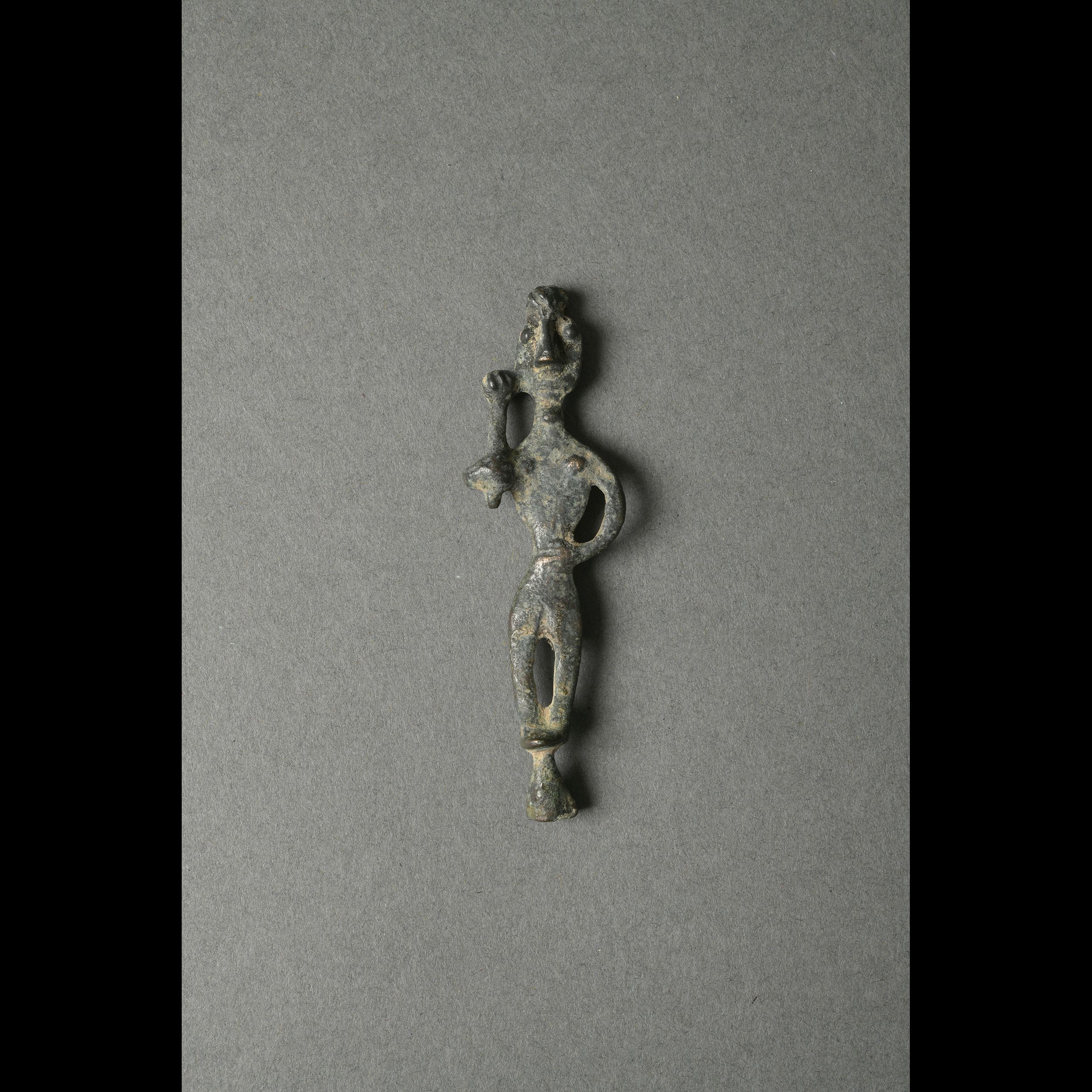 STATUETTE