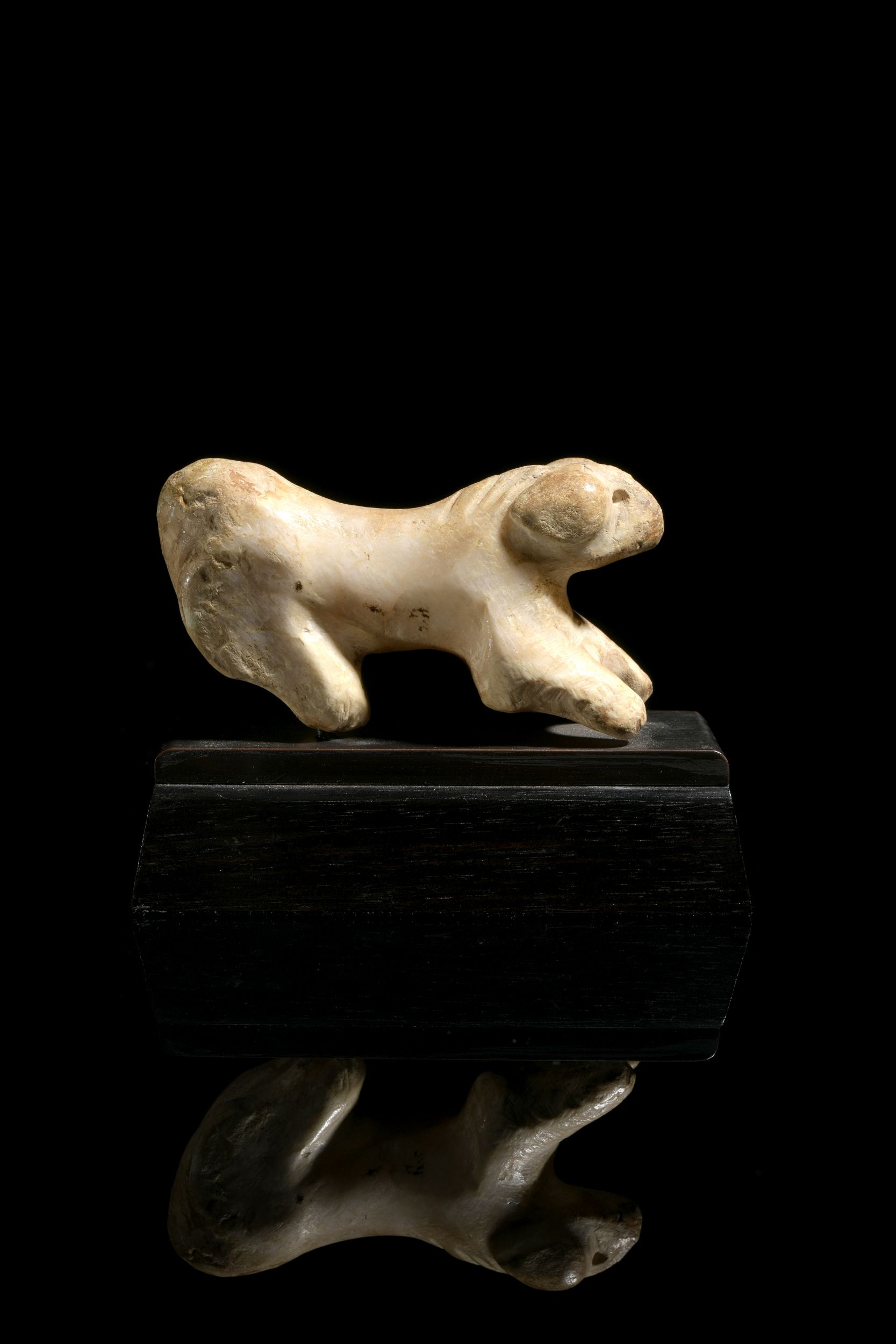 STATUETTE DE CANIDÉ