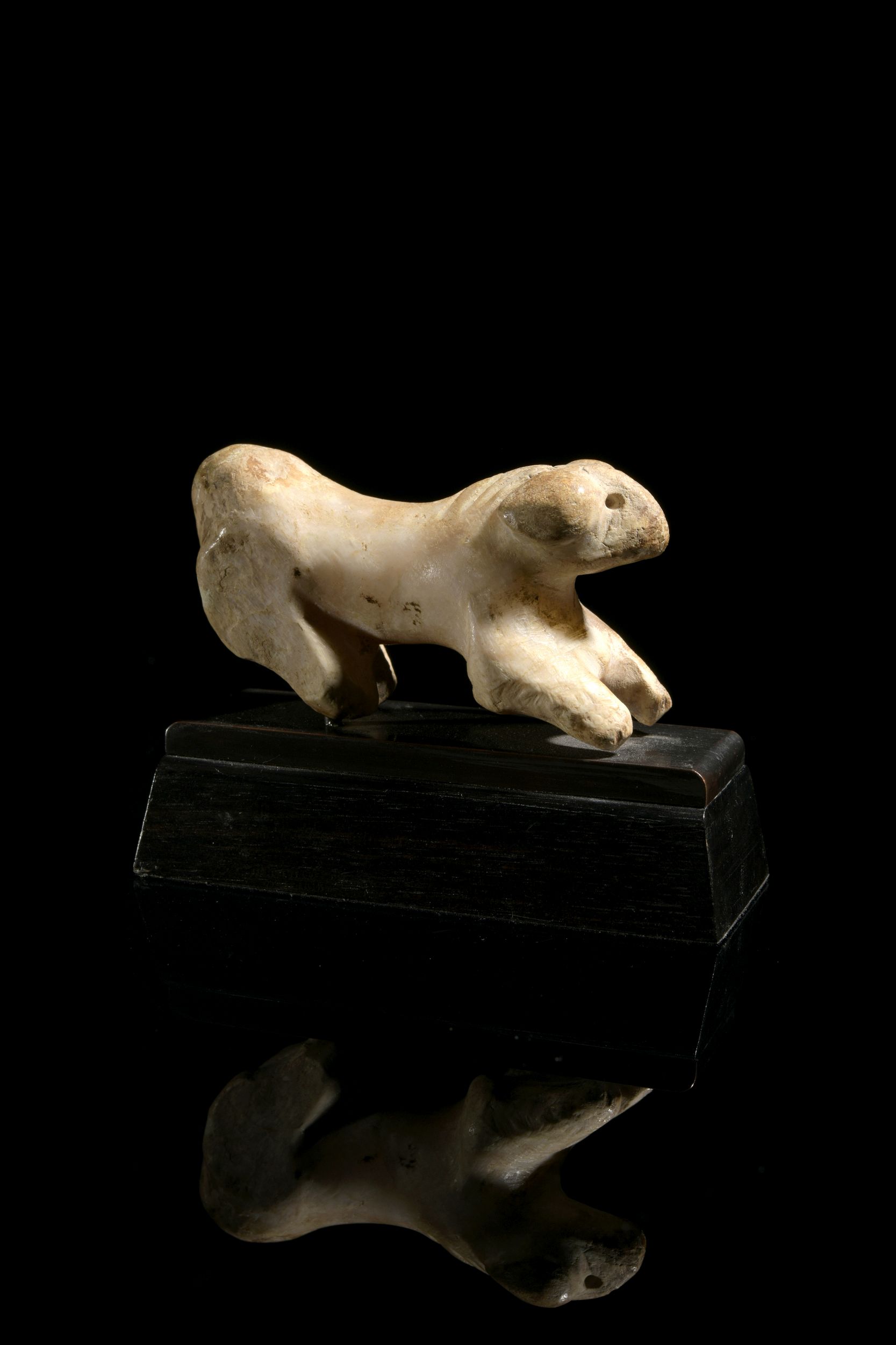 STATUETTE DE CANIDÉ:  | H&ocirc;tel Des Ventes de Monte-Carlo