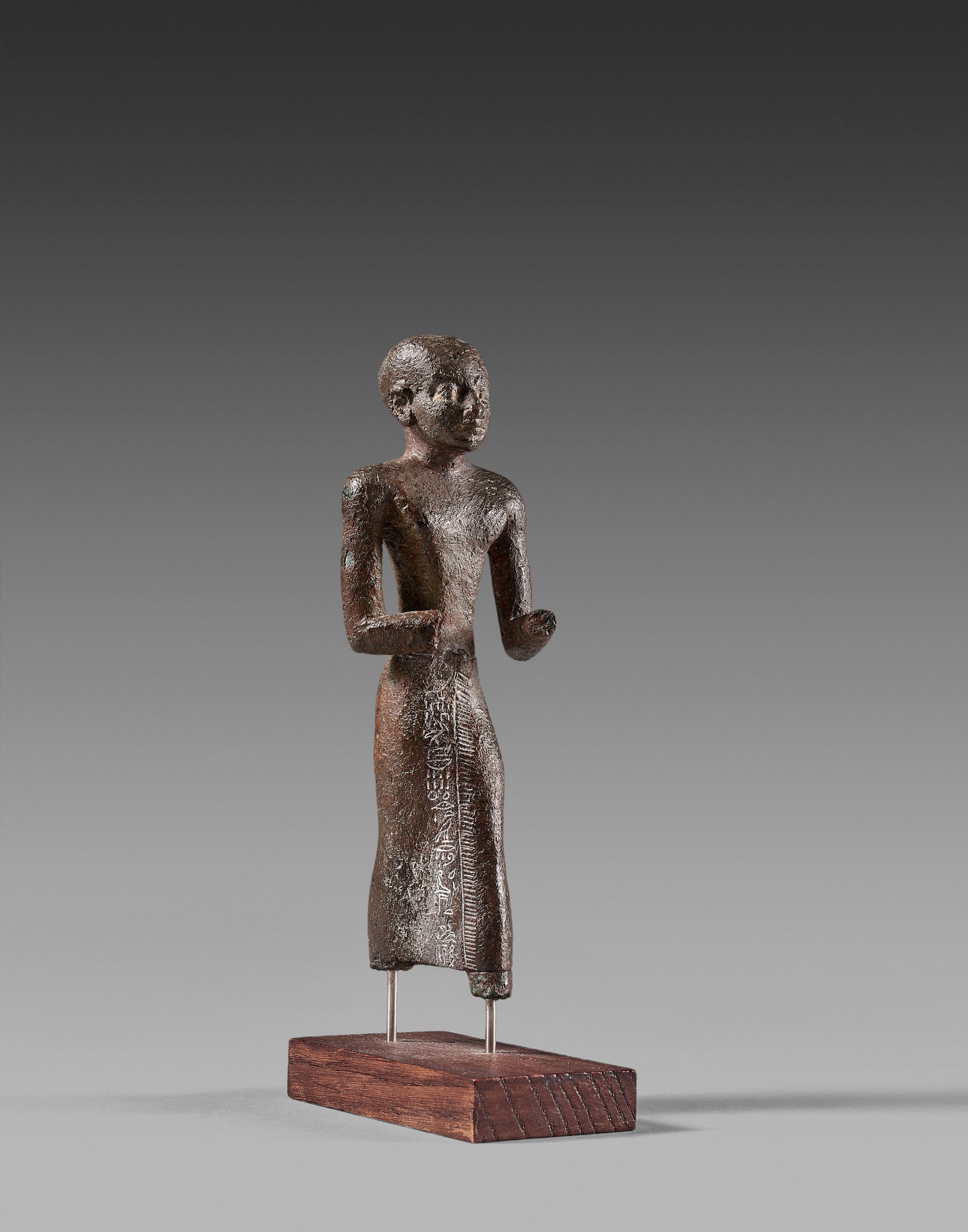 STATUETTE DE PRÊTRE