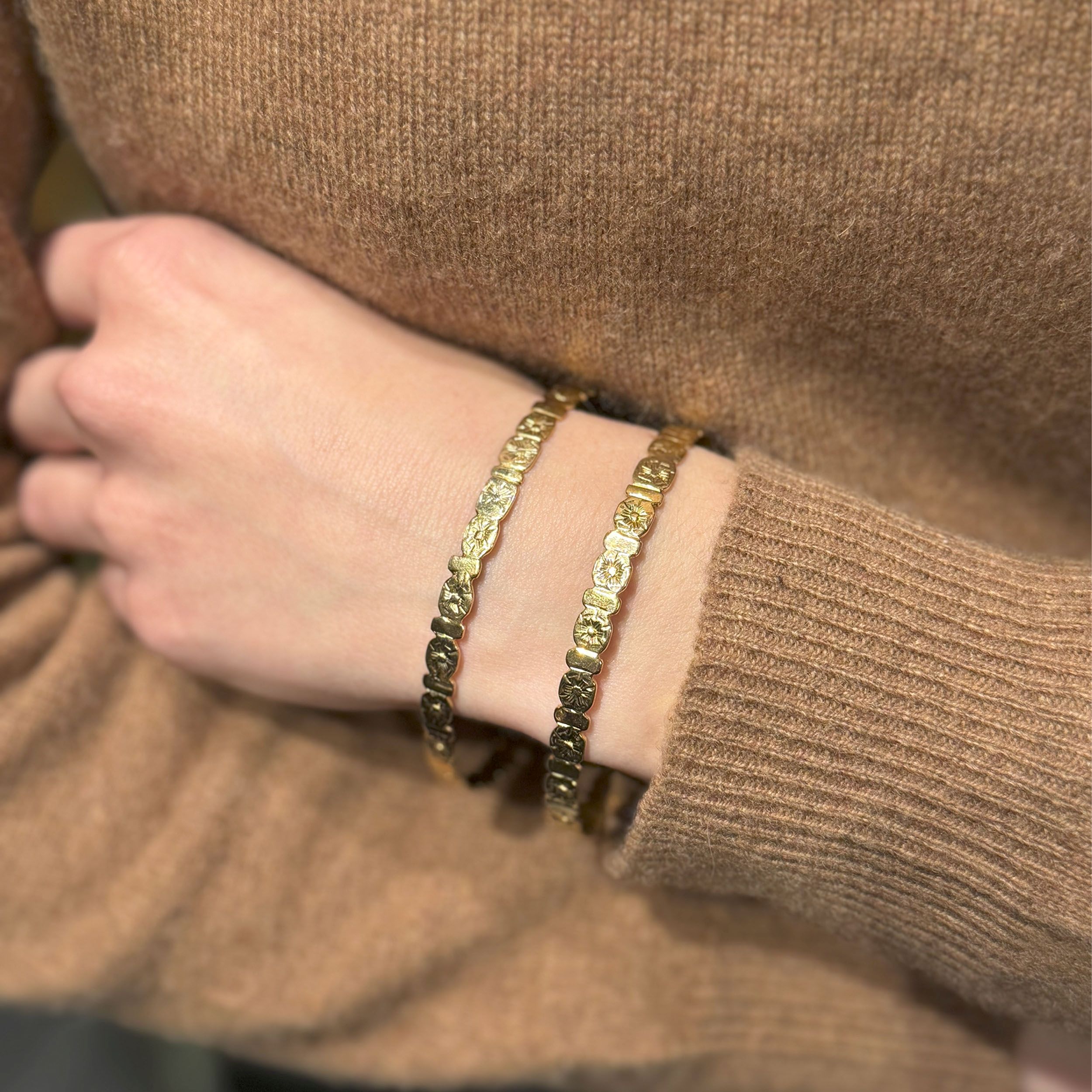 SUITE DE DEUX BRACELETS JONCS:  | H&ocirc;tel Des Ventes de Monte-Carlo