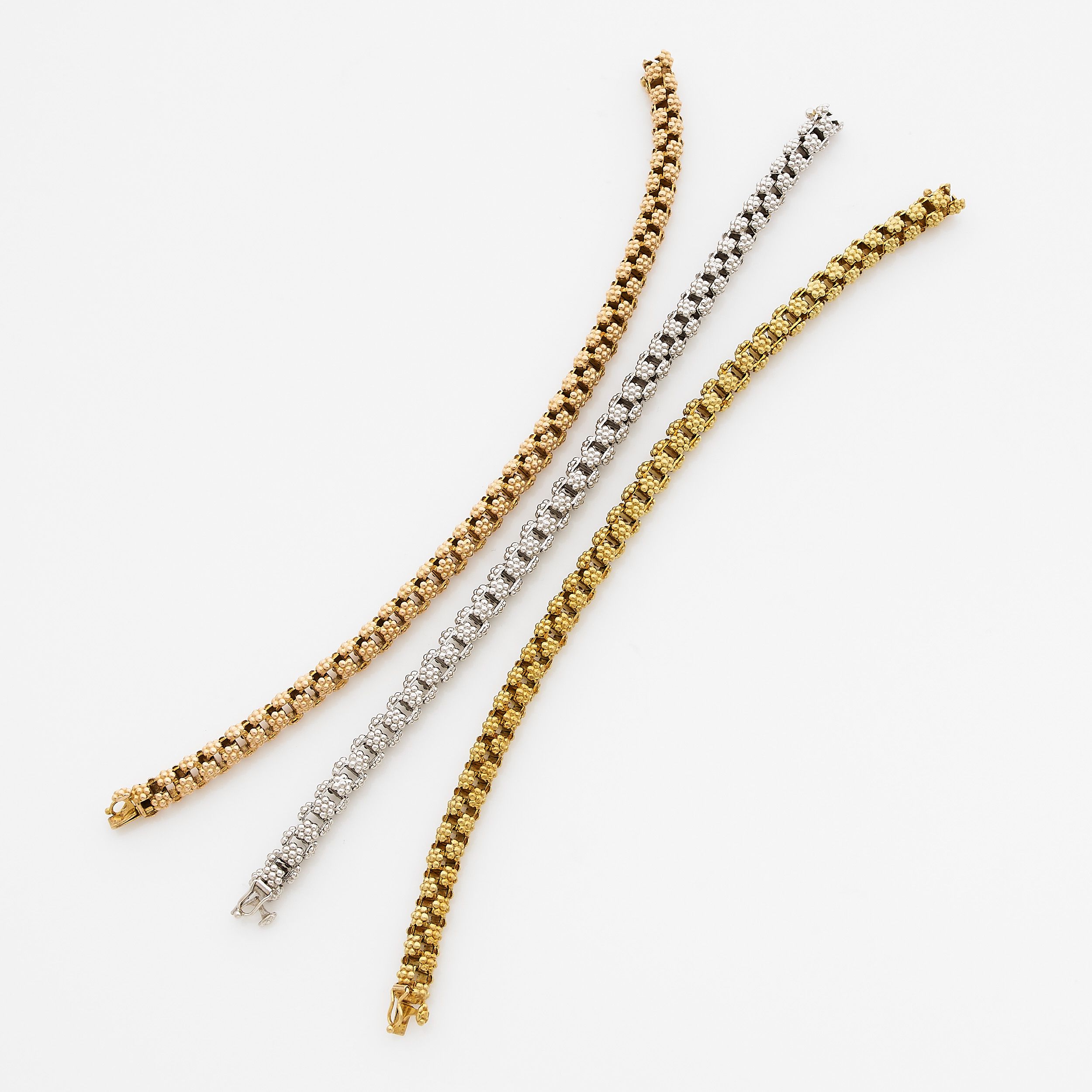 SUITE DE TROIS BRACELETS