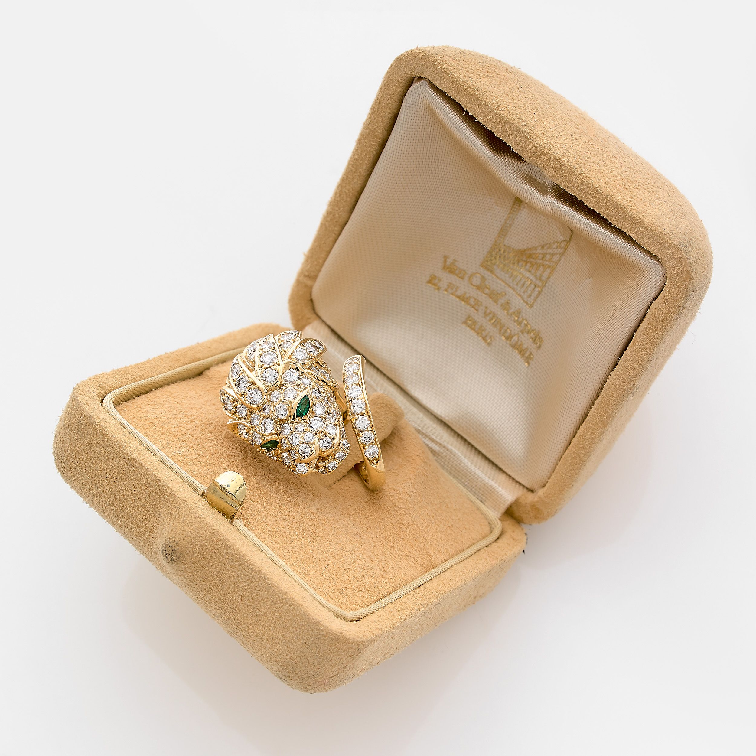 IMPORTANTE BAGUE CHEVALIERE:  | H&ocirc;tel Des Ventes de Monte-Carlo
