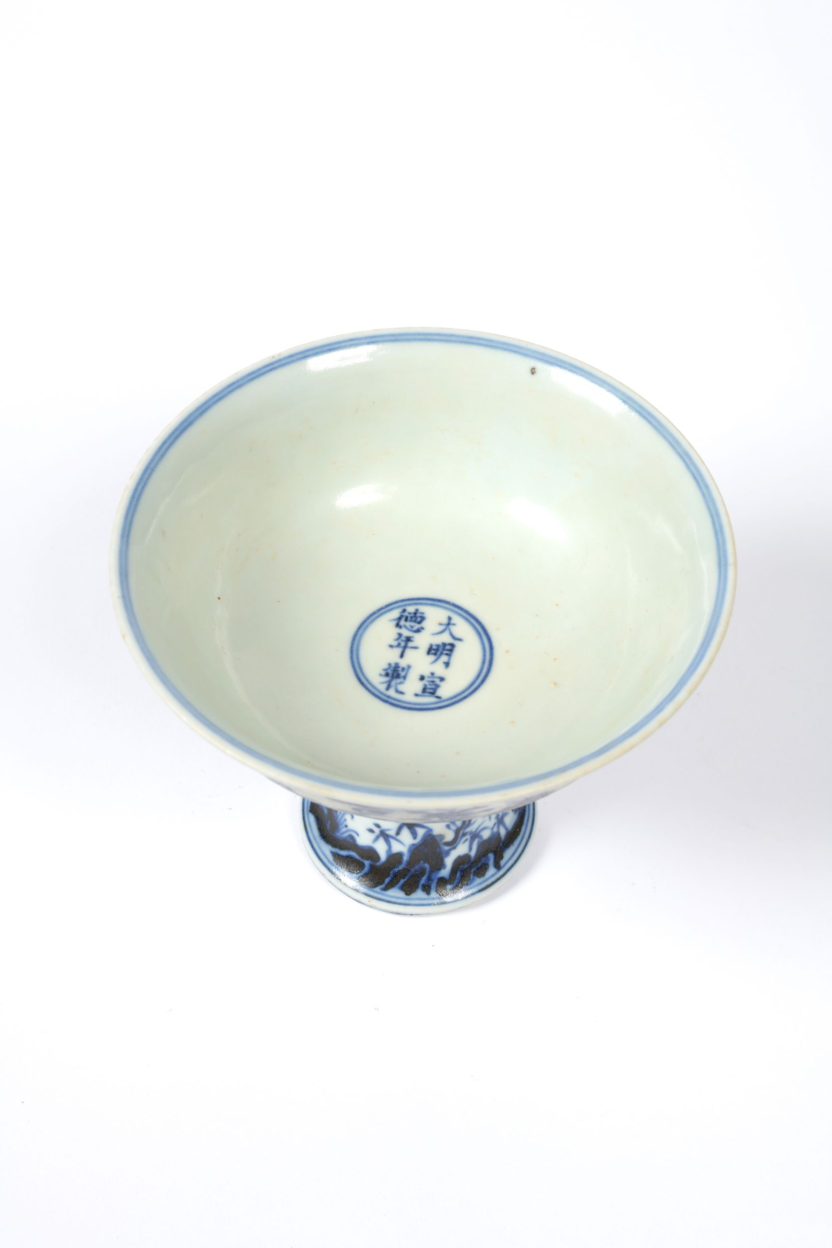 VASE COUPELLE SUR PIEDOUCHE:  | H&ocirc;tel Des Ventes de Monte-Carlo